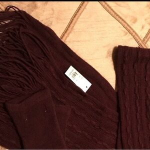 Scarf.Never worn. Excellent gift!
